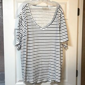 Women's Black and White Striped Long Sleeve Top
